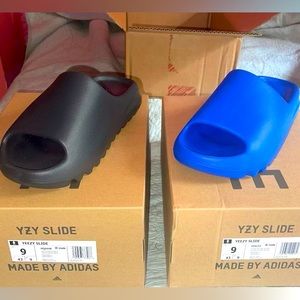 Yeezy Slides Black Pair & Blue Size 9 Mens